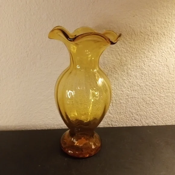 EXQUISITE MCM Crate & Barrel Optic Ruffled Edge Amber Fluted Vase.